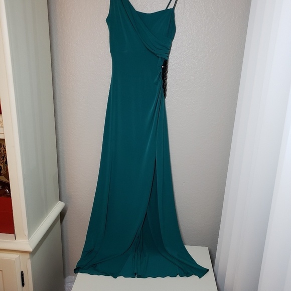 Sleeveless green gown nwot - Picture 6 of 8